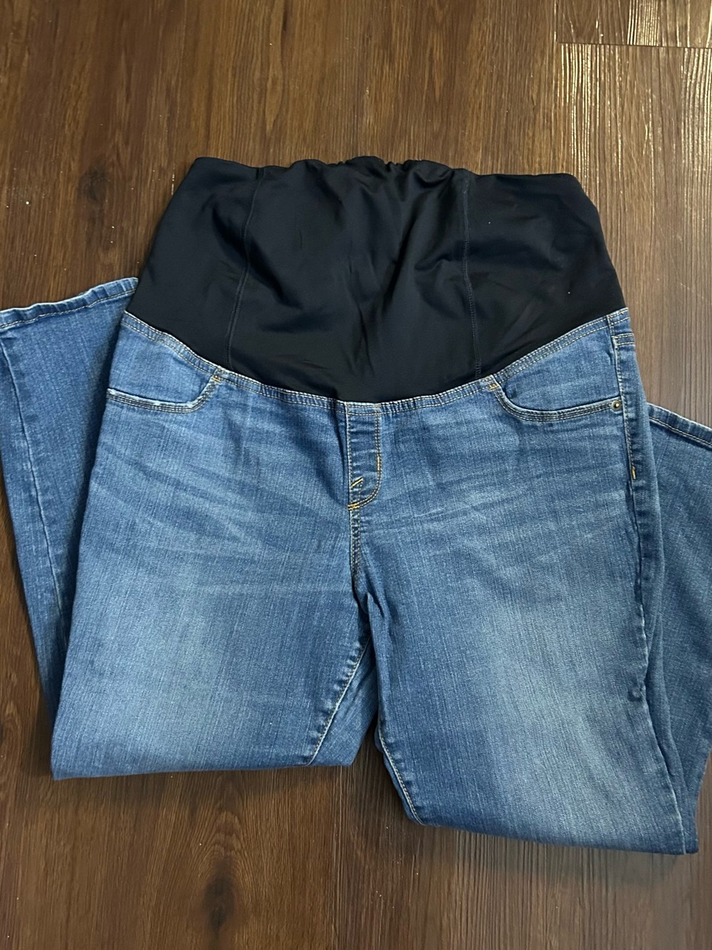 Isabel maternity capris